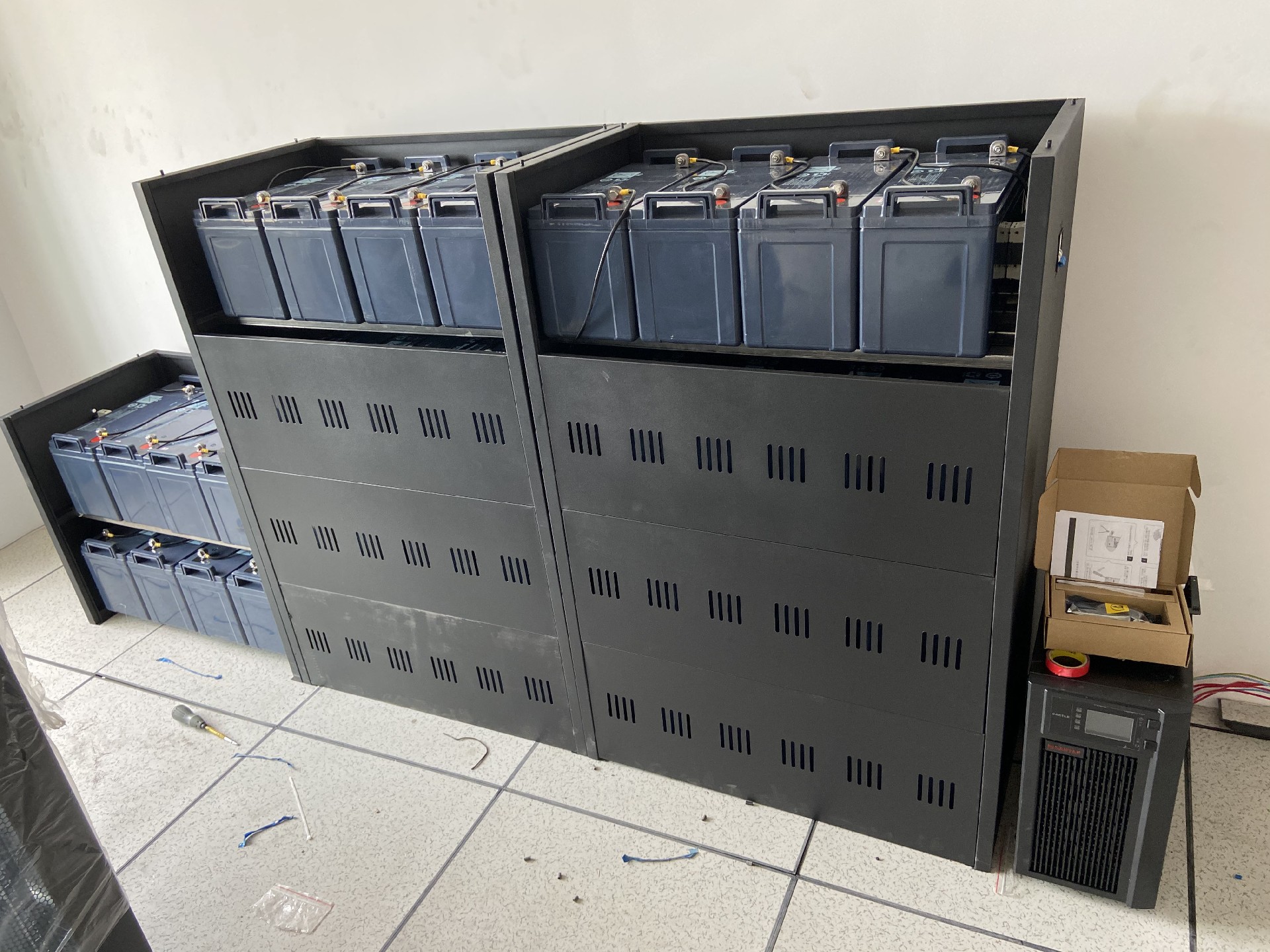 山特UPS电源松下电池